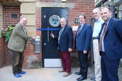 cutting-the-ribbon