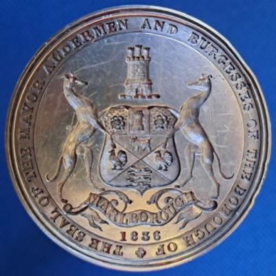 borough-seal-reversed-square