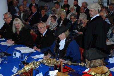 Cllr-Trow-signs-acceptance