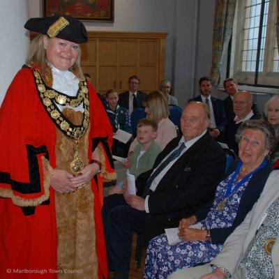 010-Mayor-presents-Julie-Swanwick-with-consort-chain